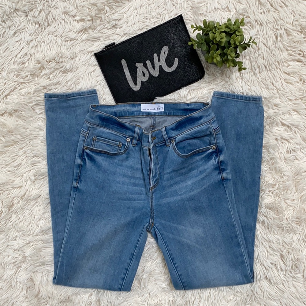 🎉HP🎉 Loft Skinny Jeans 💗 Light Wash